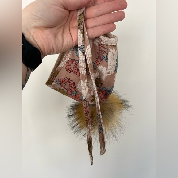 NWOT Little & Lively Pom Pom Beanie Bonnet - Picture 5 of 9